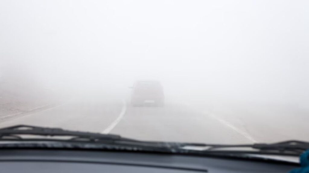 4 راهکار برای رانندگی در هوای مه آلود 2